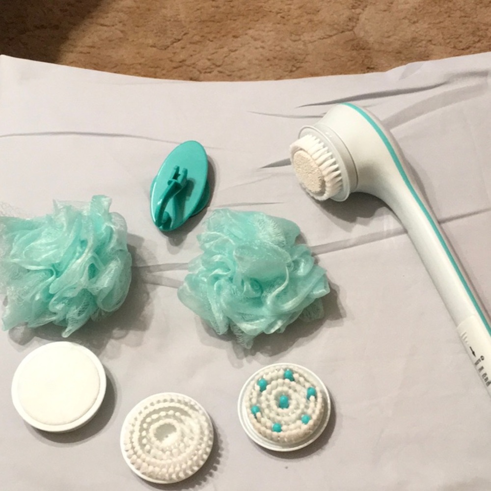 Spin Spa Body Brush with 5 attachments. NEW